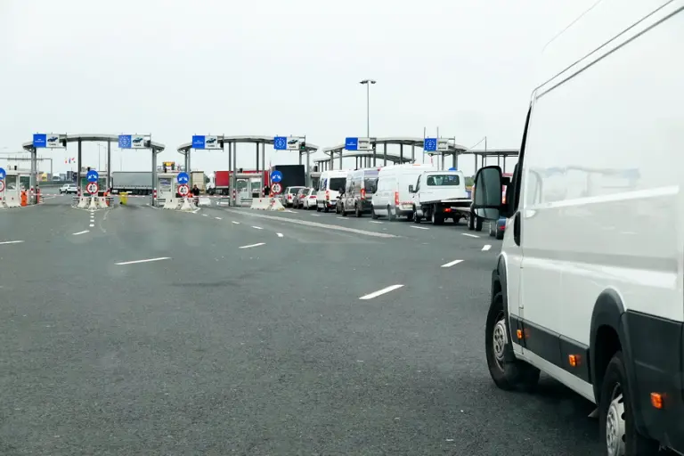 Noi reguli pentru intrarea în România: formular digital - Documente.md