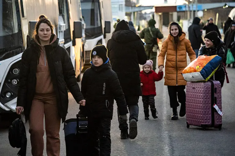 Peste 3700 de ucraineni solicită azil în România - Documente.md