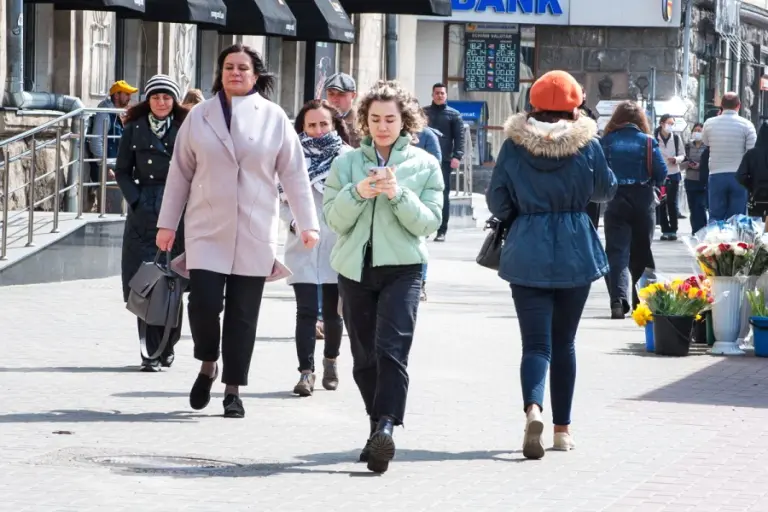 Moldovenii se întorc acasă: impactul dublei cetățenii - Documente.md